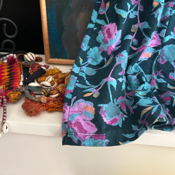 D&Co Teal and Purple Floral Top XL - Picture 3 of 16